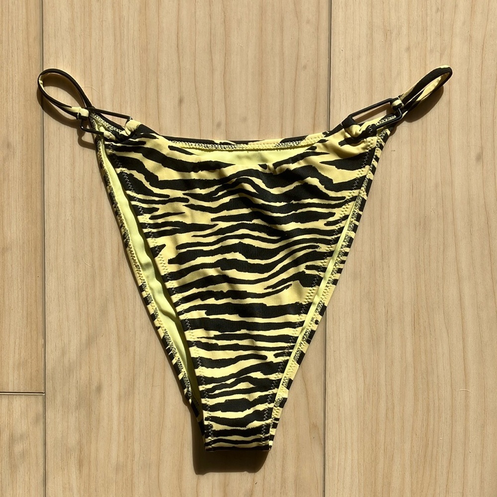 Yellow zebra print PacSun high cut bikini bottoms swimsuit size large